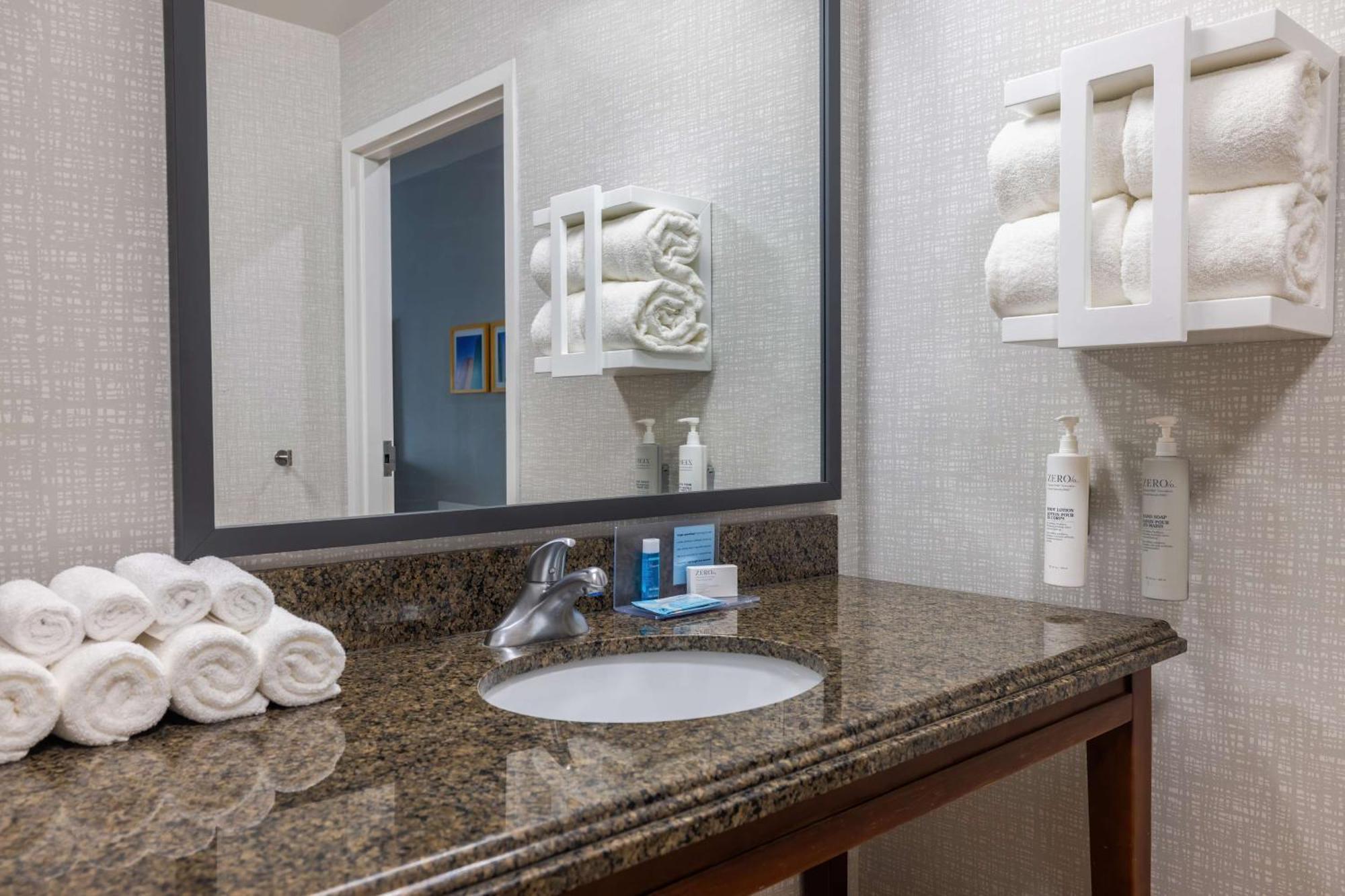 Hampton Inn & Suites Brenham Exterior photo
