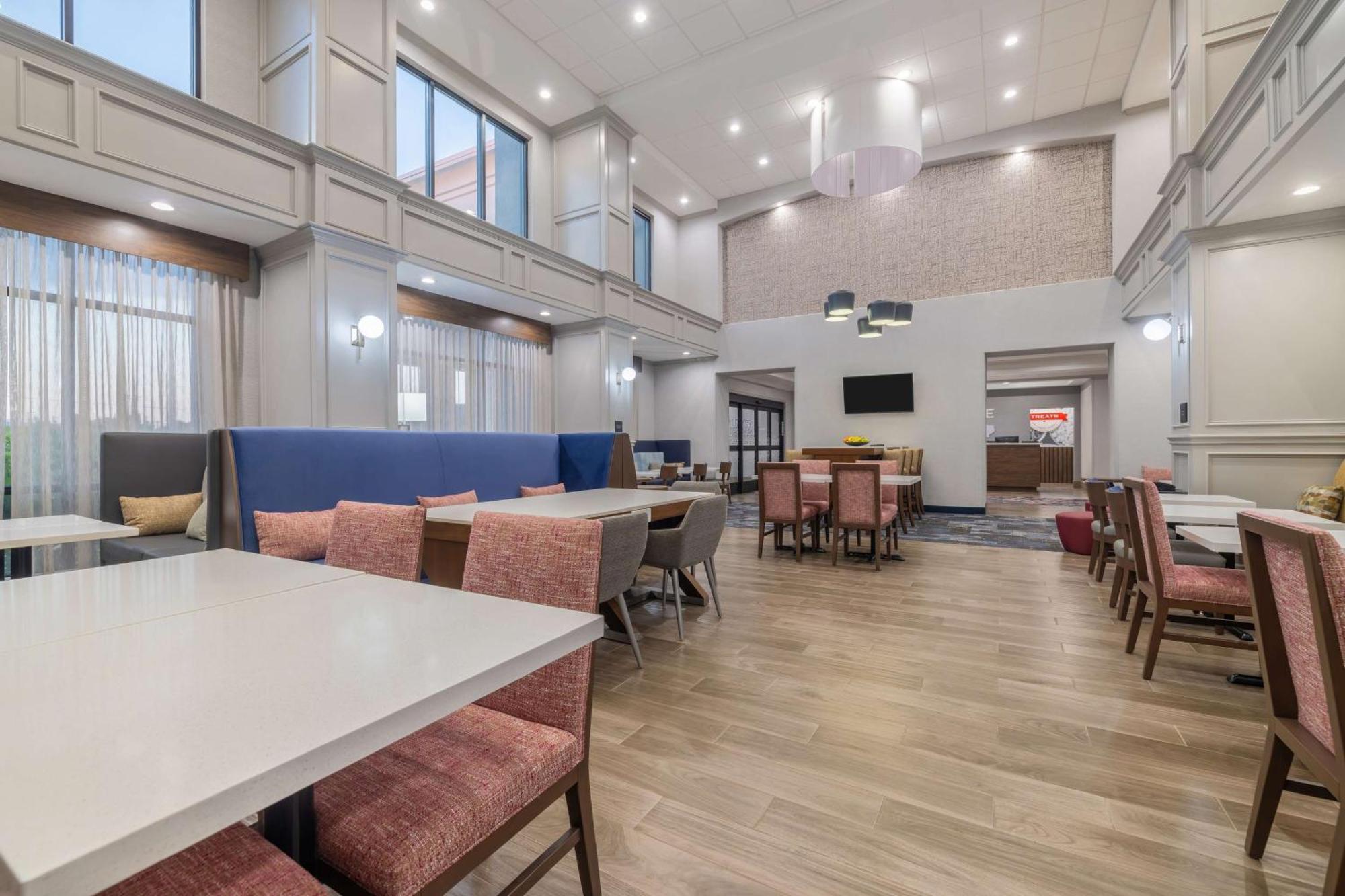 Hampton Inn & Suites Brenham Exterior photo