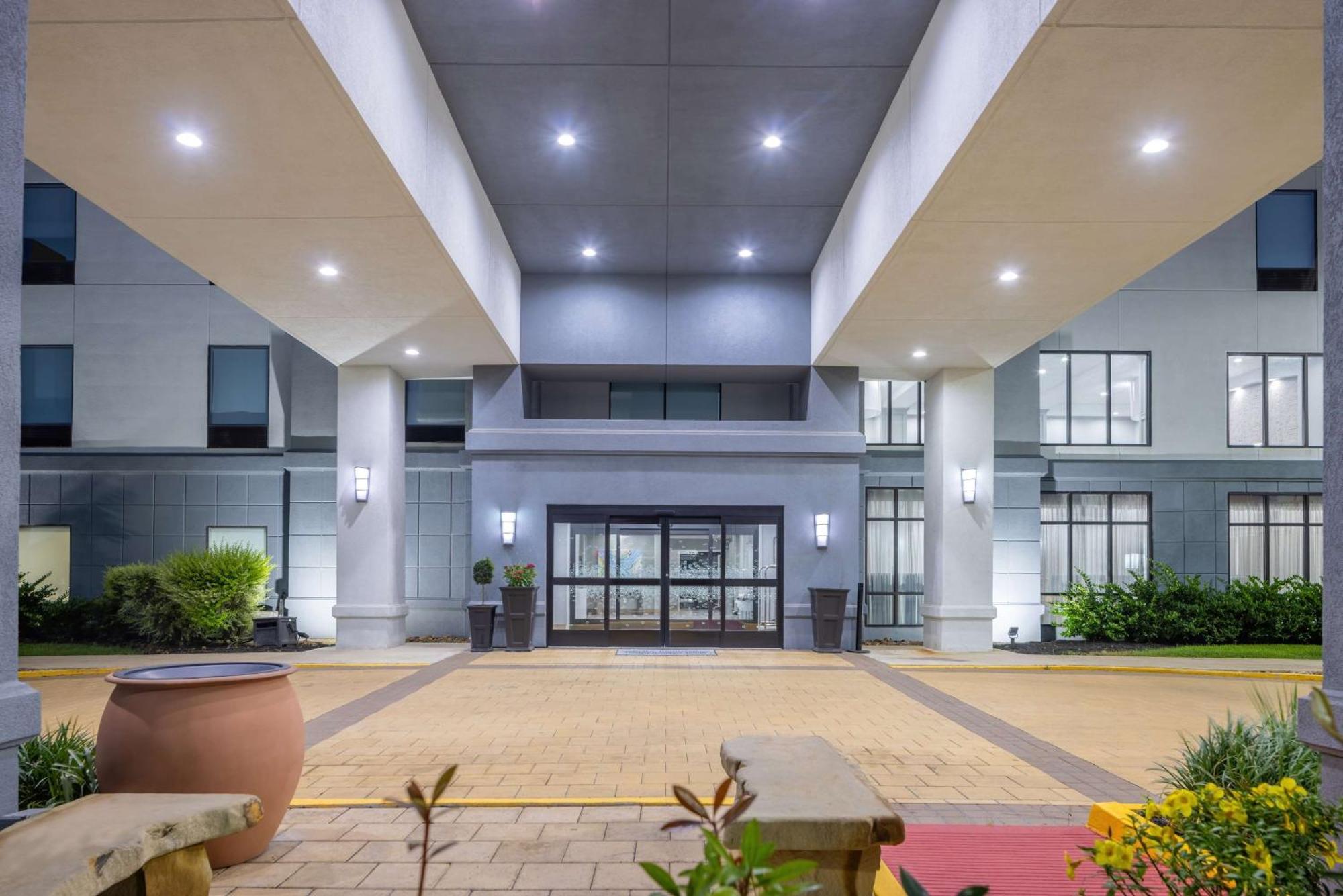 Hampton Inn & Suites Brenham Exterior photo